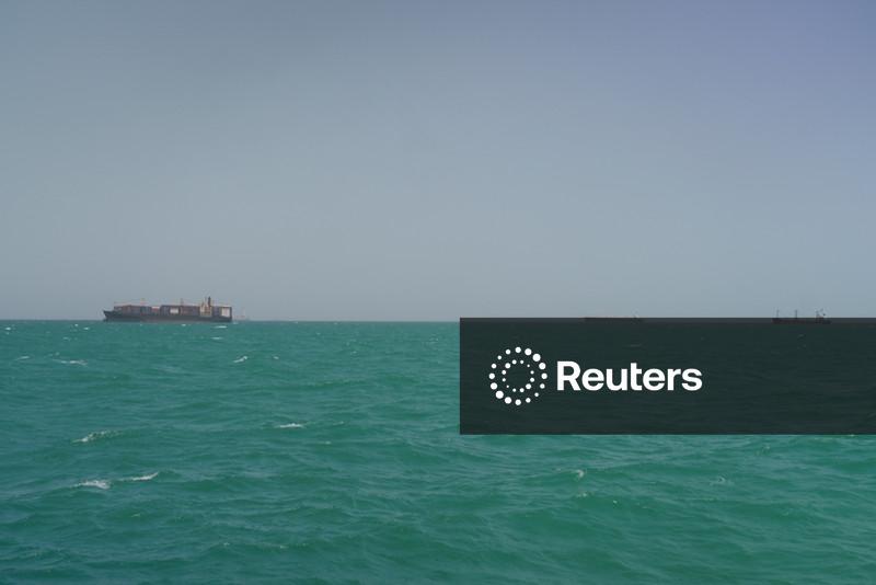 Tráfego de petroleiros por Ormuz fica praticamente parado enquanto ataques colocam à prova trégua no Irã
