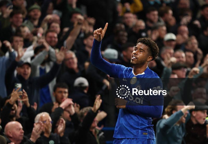 Andrey Santos troca o Chelsea pelo Manchester United