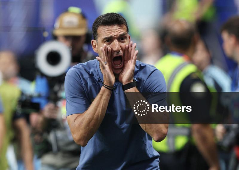 Virada da Argentina sobre o Egito deixa Scaloni com lágrimas nos olhos