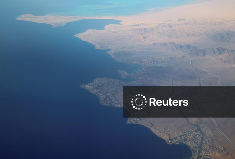 Dois navios que transportavam petróleo saudita dão meia-volta no Mar Vermelho após alerta dos houthis