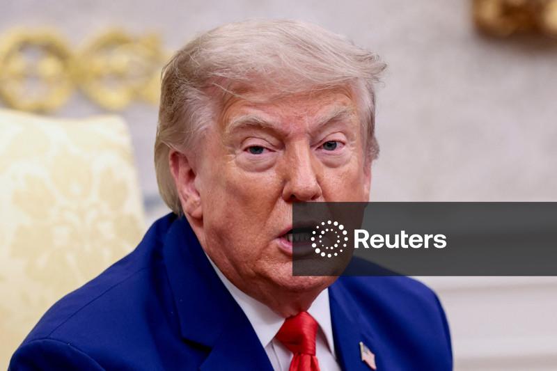 Trump diz que EUA estão prontos para reagir caso houthis imponham bloqueio no Mar Vermelho