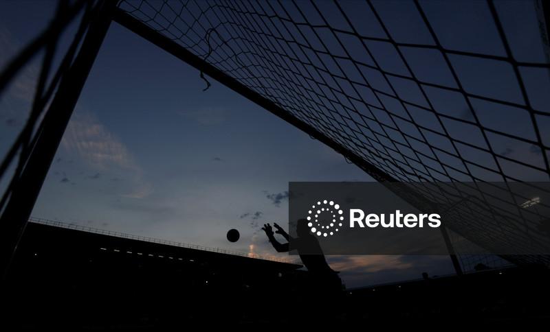 Futebol inglês testará regra sobre paralisação para atendimento de goleiros para coibir pausas táticas