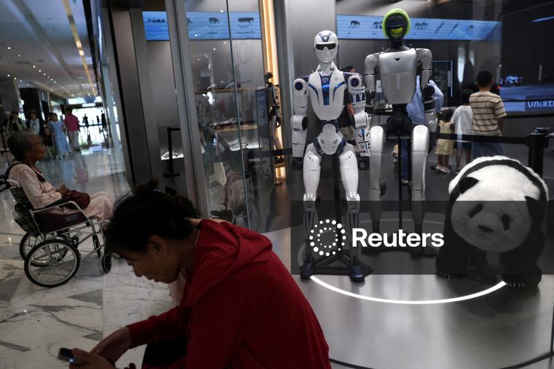 Além de maratonas e saltos mortais para trás, robôs da China enfrentam teste comercial