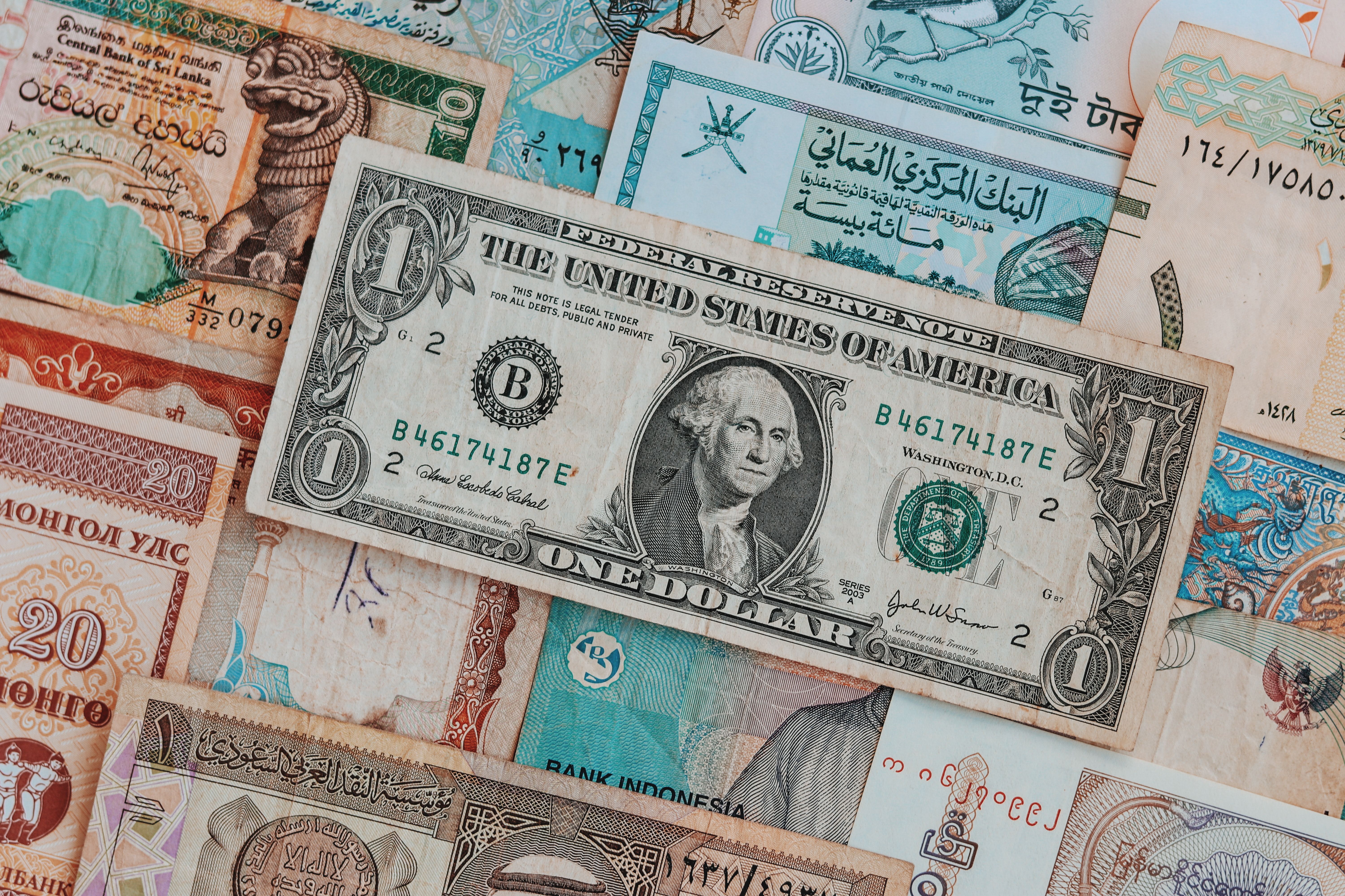 Dólar sobe por cinco pregões seguidos e aperta o bolso do manauara em importados, viagens e combustível