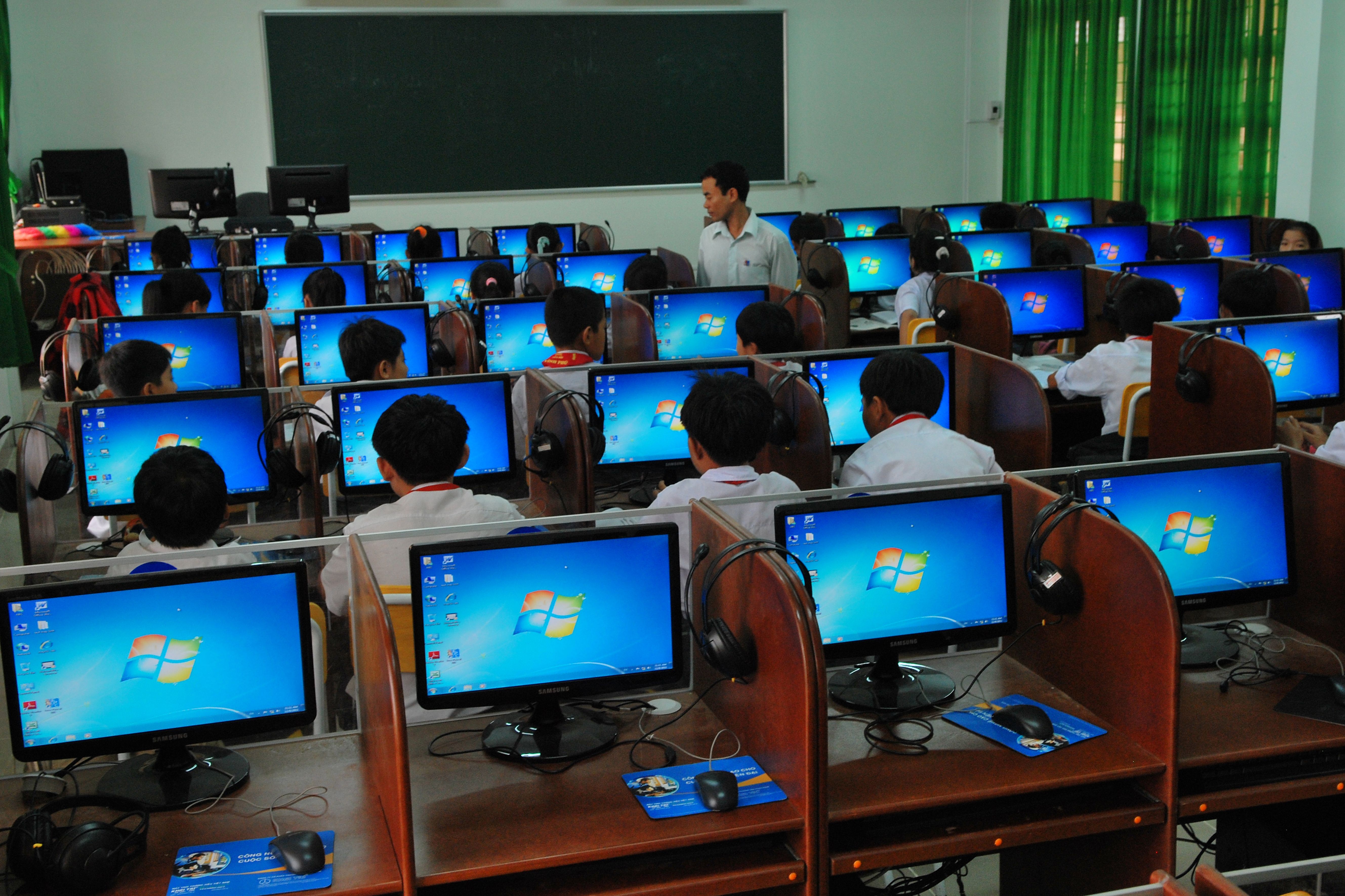 JUVRio abre 3,5 mil vagas em cursos gratuitos de tecnologia e inglês para jovens