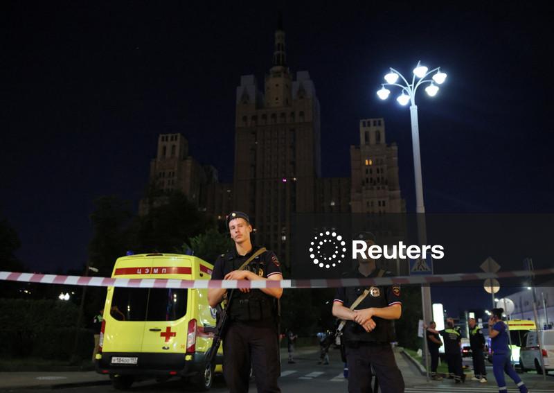 Mulher-bomba mata pelo menos três pessoas e fere 21 perto de restaurante em Moscou, segundo autoridades