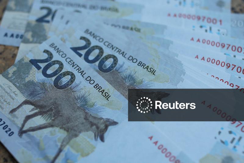 Taxas dos DIs caem com IBC-Br no radar