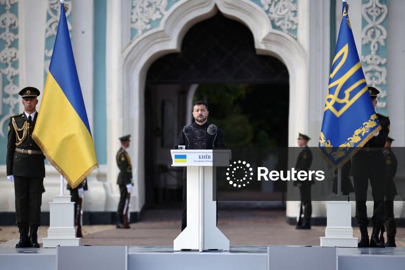 Ucrânia quer paz, mas não vai ceder, diz Zelenskiy no Dia da Independência