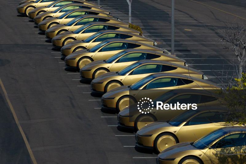 Tesla se prepara para lançamento de Cybercab em agosto, diz The Information