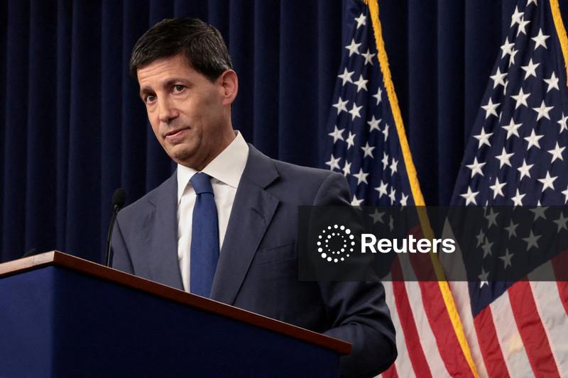 Warsh, do Fed, diz que excesso de poupança global do passado está se transformando em aumento de investimentos