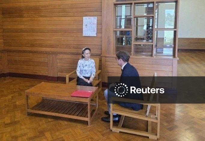 Detida, ex-líder de Mianmar Aung San Suu Kyi se reúne com representante da Cruz Vermelha