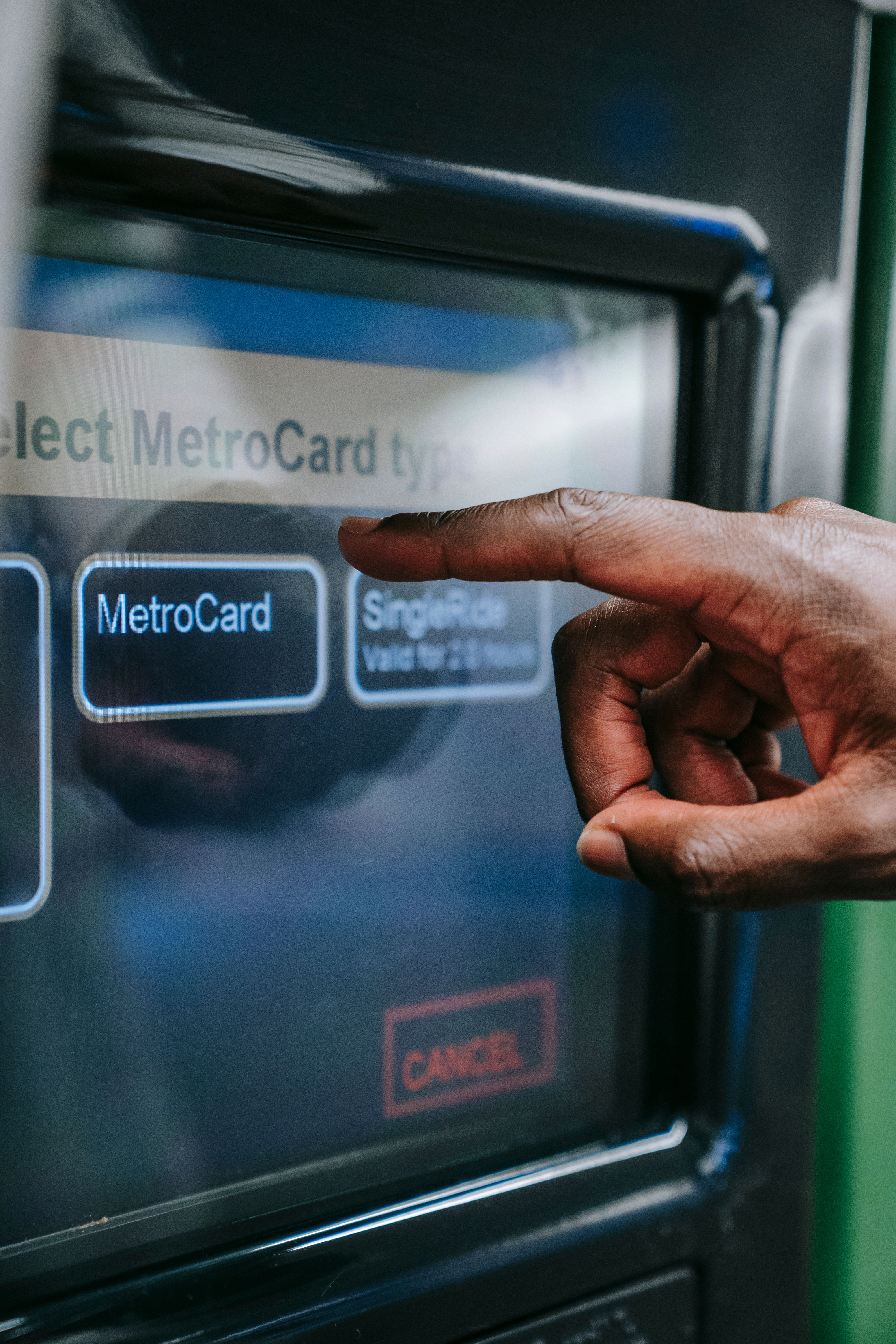 Poupatempo passa a oferecer autoatendimento em seis estações do Metrô