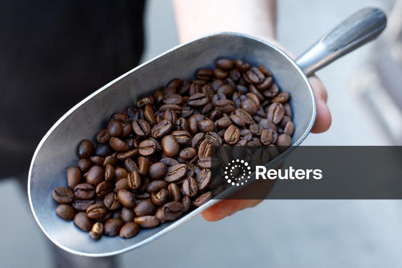 Café arábica atinge máxima de três semanas devido a preocupações com oferta