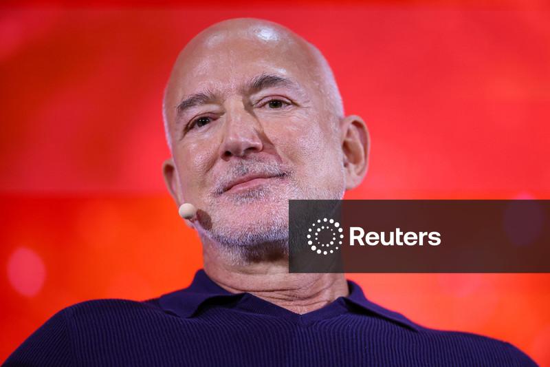 Fundador da Amazon está perto de fechar acordo para adquirir participação no Liverpool, segundo reportagens