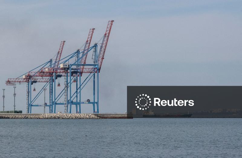 Rússia diz ter atingido dois navios de carga em portos ucranianos, segundo agência