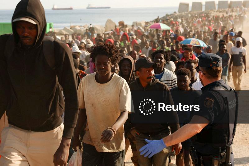 Espanha pede ajuda da UE para registrar migrantes em Ceuta