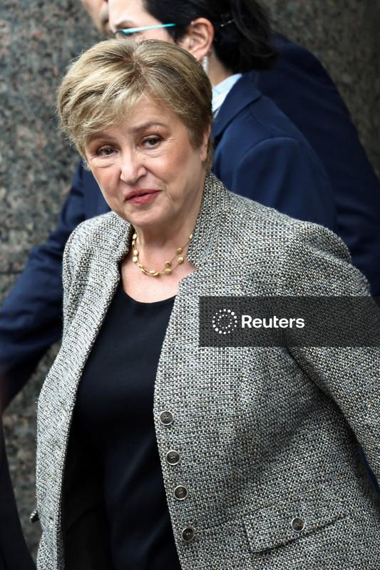Diretora do FMI diz que economia global está resistindo ao choque energético e destaca preocupações fiscais