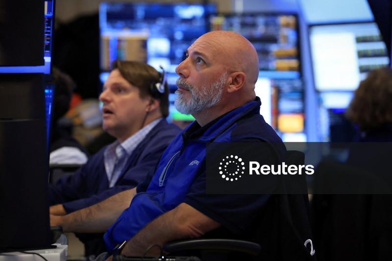 Wall Street abre em alta com setor de tecnologia antes de resultados da Nvidia e de novos dados