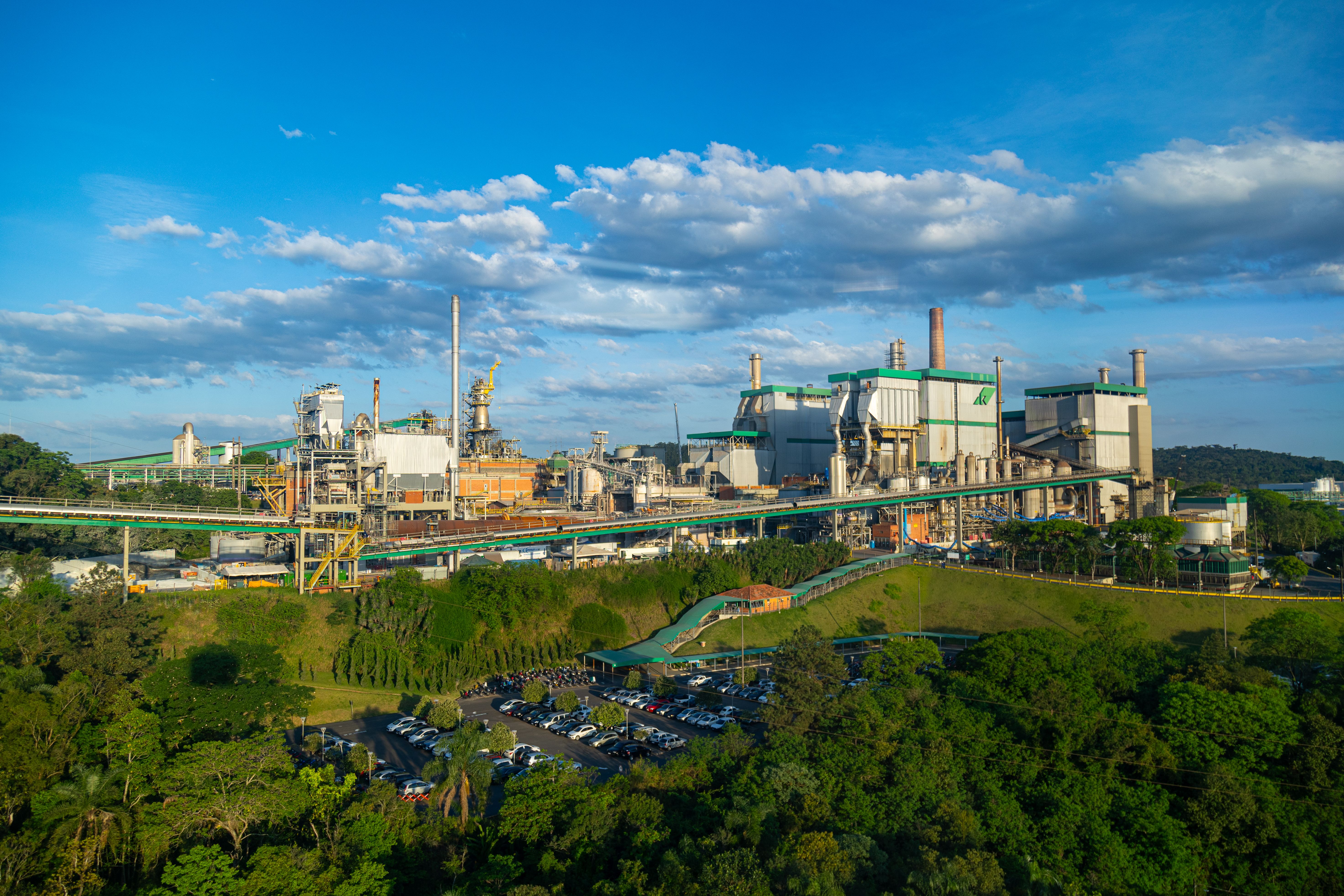 Produção industrial de Minas Gerais volta a crescer em julho, mas emprego recua, aponta Fiemg