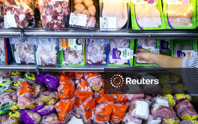 Analistas veem inflação e crescimento menores este ano no Focus