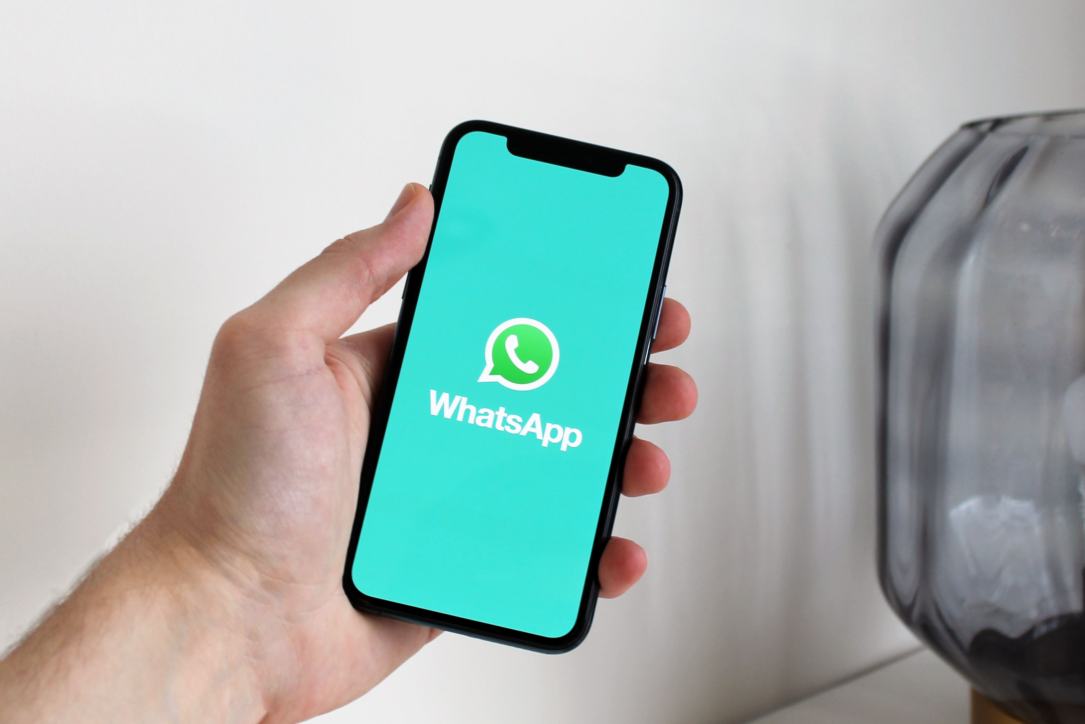 WhatsApp testa aviso automático contra mensagens de golpe de números desconhecidos