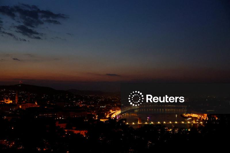 Itália sofre com temperaturas escaldantes; Hungria e Romênia apagam as luzes enquanto onda de calor castiga Europa