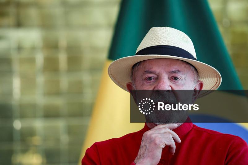 Vantagem de Lula diminui em possível 2º turno da eleição presidencial, mostra pesquisa AtlasIntel/Bloomberg