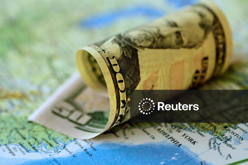 Dólar cai após pesquisa eleitoral mostrar diferença menor entre Lula e Flávio Bolsonaro