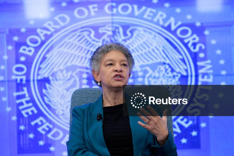 Collins, do Fed, diz que juros precisarão subir em breve salvo indícios de queda contínua da inflação