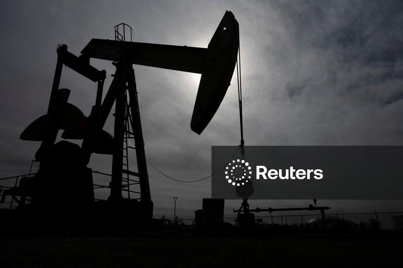 Petróleo fecha com queda de 2% diante de perspectivas de fraca demanda