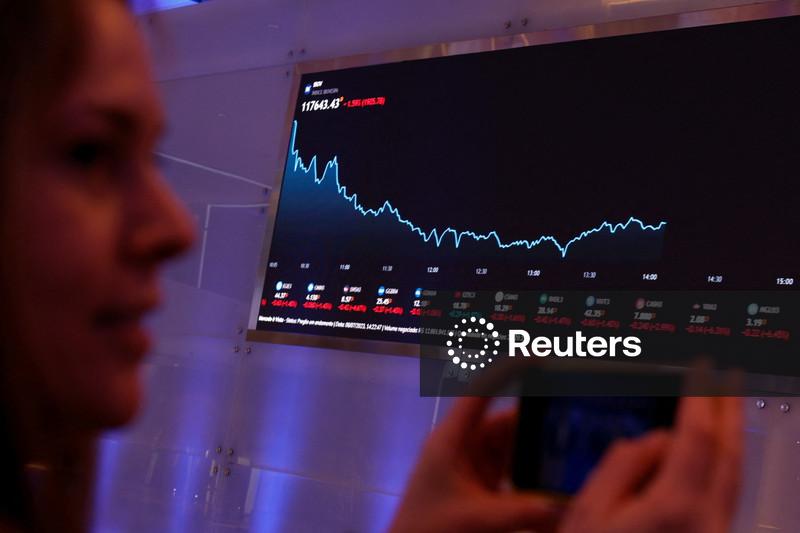 Ibovespa perde fôlego e fecha com declínio modesto após cinco altas