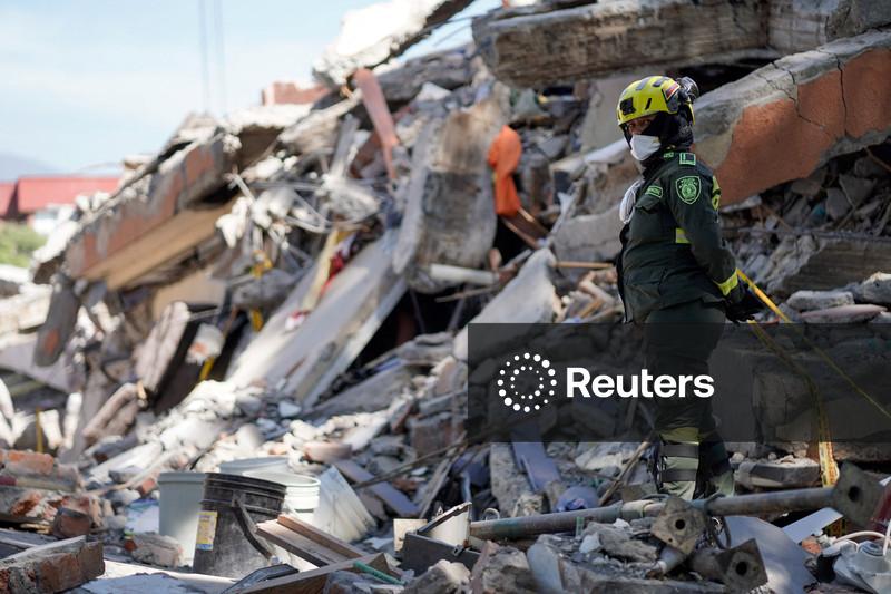 Centenas seguem desaparecidas na Colômbia após terremoto e desespero toma operações de resgate