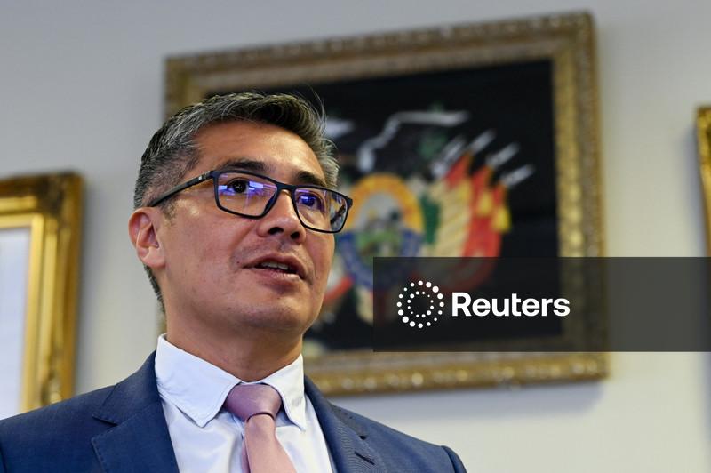 Assembleia Legislativa da Bolívia força saída do ministro da Economia