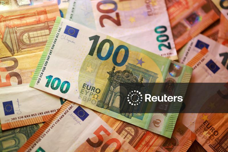 Liquidação de títulos da zona do euro continua, rendimentos atingem máxima em quase duas décadas