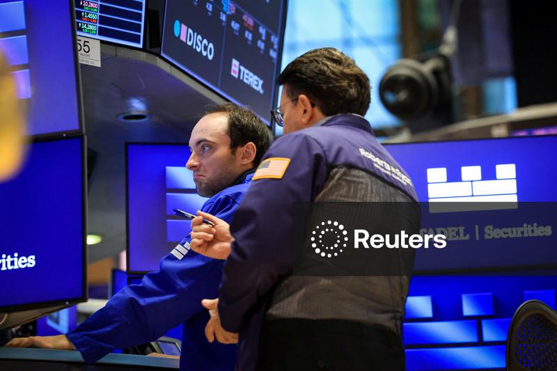 Índices de Wall Street recuam com alta do petróleo, enquanto mercado aguarda resultados do varejo