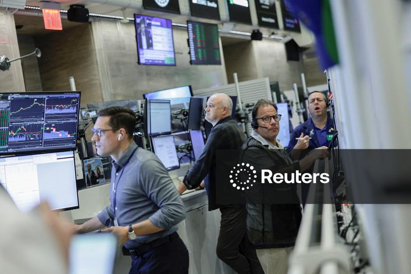 Wall Street recua na abertura após dados de inflação, com foco na Nvidia