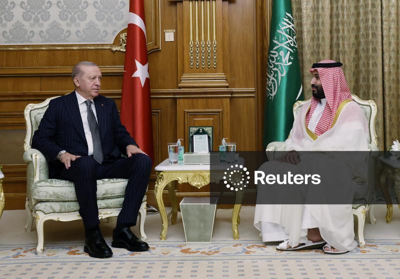 Arábia Saudita, Turquia e Paquistão fazem acordo de defesa em meio a turbulência no Oriente Médio