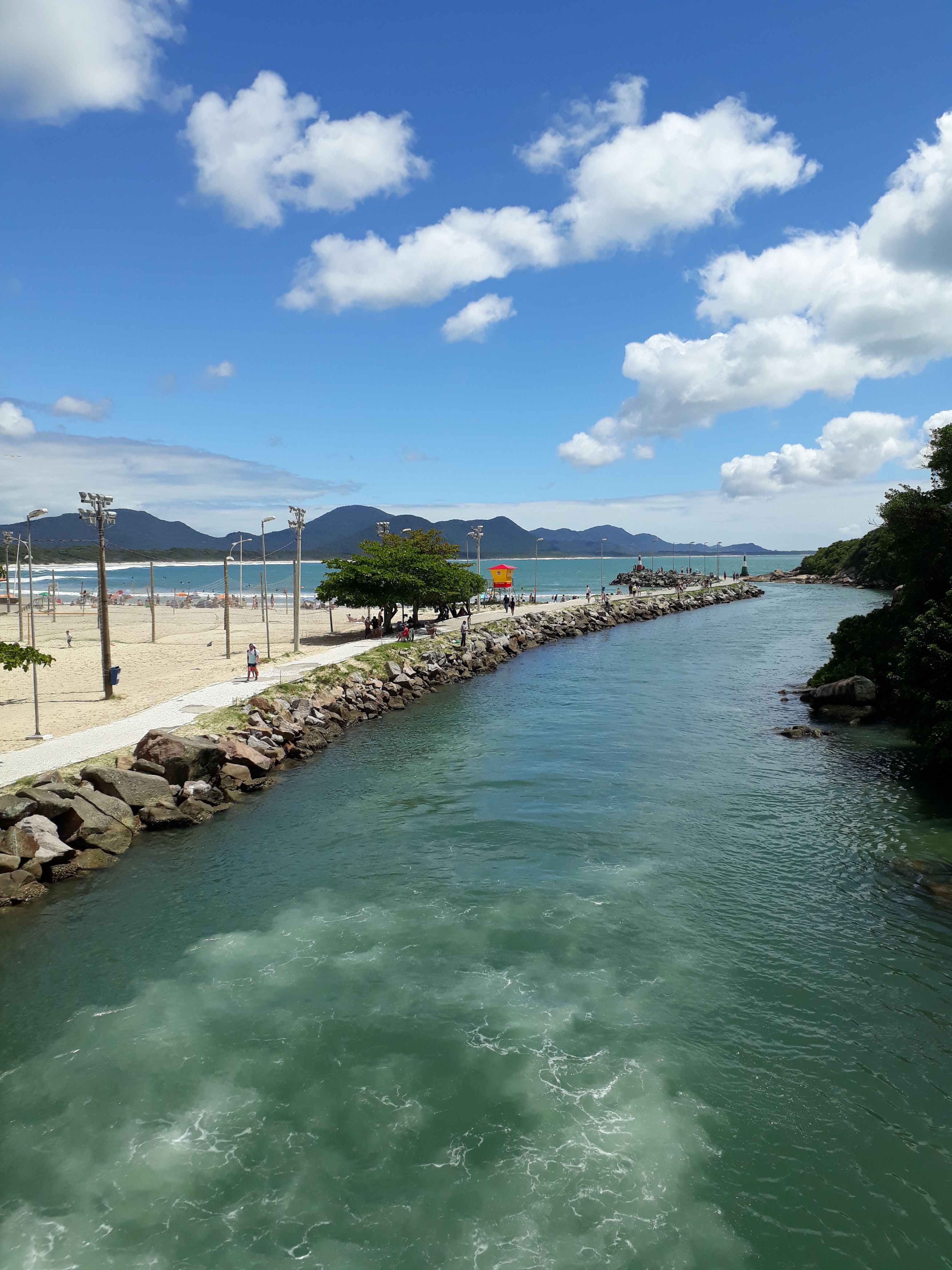 Massa de ar frio derruba temperaturas em Santa Catarina e vento chega a 70 km/h no litoral