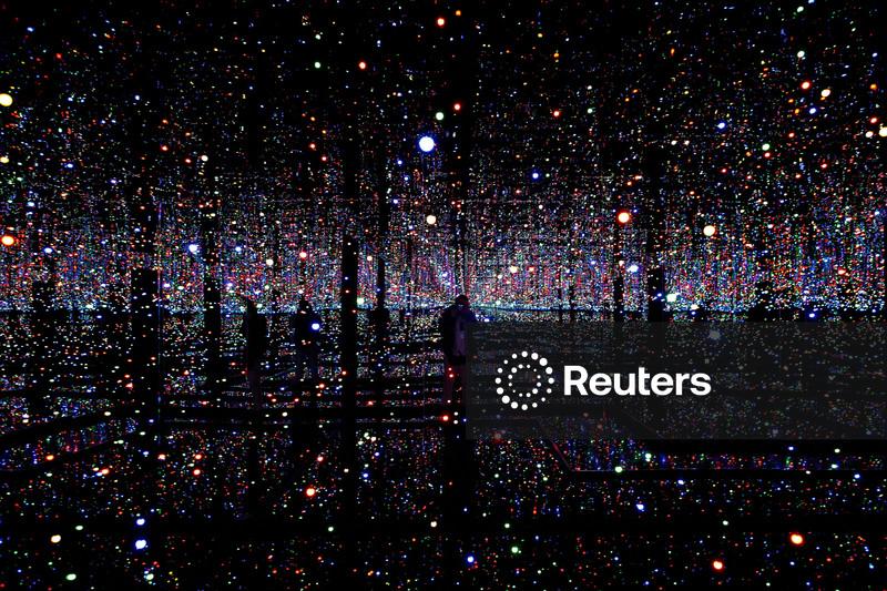 Japonesa Yayoi Kusama, que transformou alucinações em arte, morre aos 97 anos
