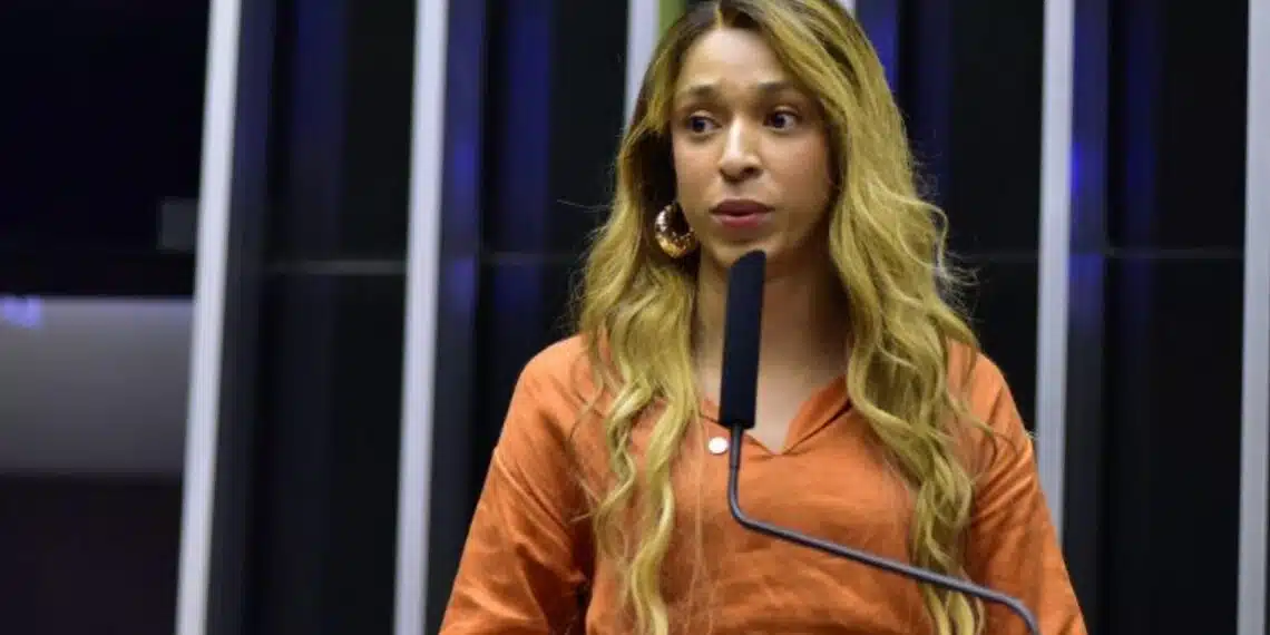 Conselho de Ética aceita representação e abre caminho para cassar Erika Hilton