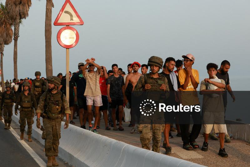 Ministros da UE buscam medidas mais rigorosas em relação à imigração após fluxo em Ceuta