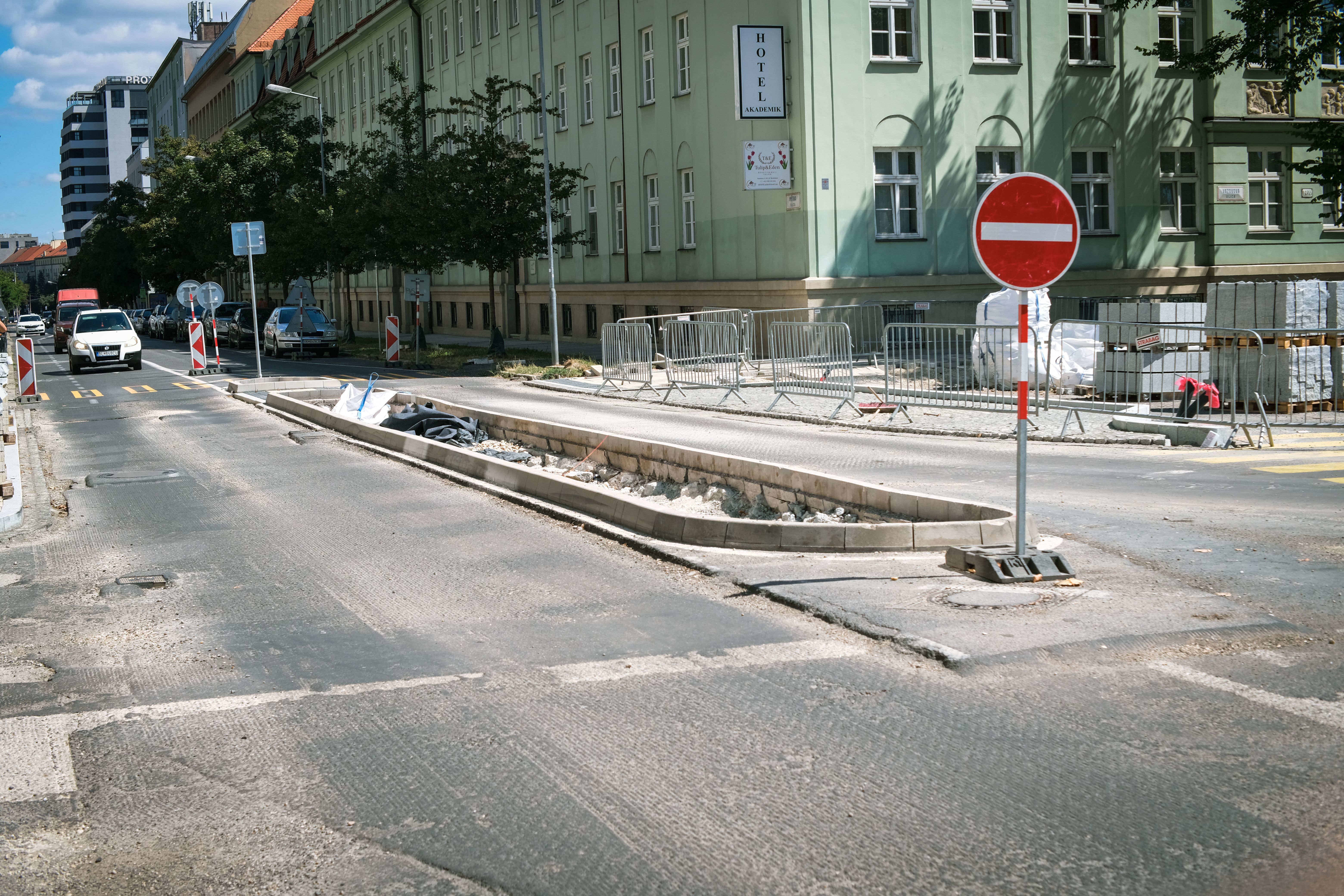 Avenida Brasil é fechada nesta segunda e dez linhas de ônibus mudam de rota na Ponta Negra