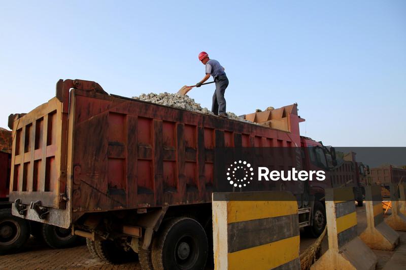 Minério de ferro registra alta semanal devido à redução dos estoques nos portos chineses