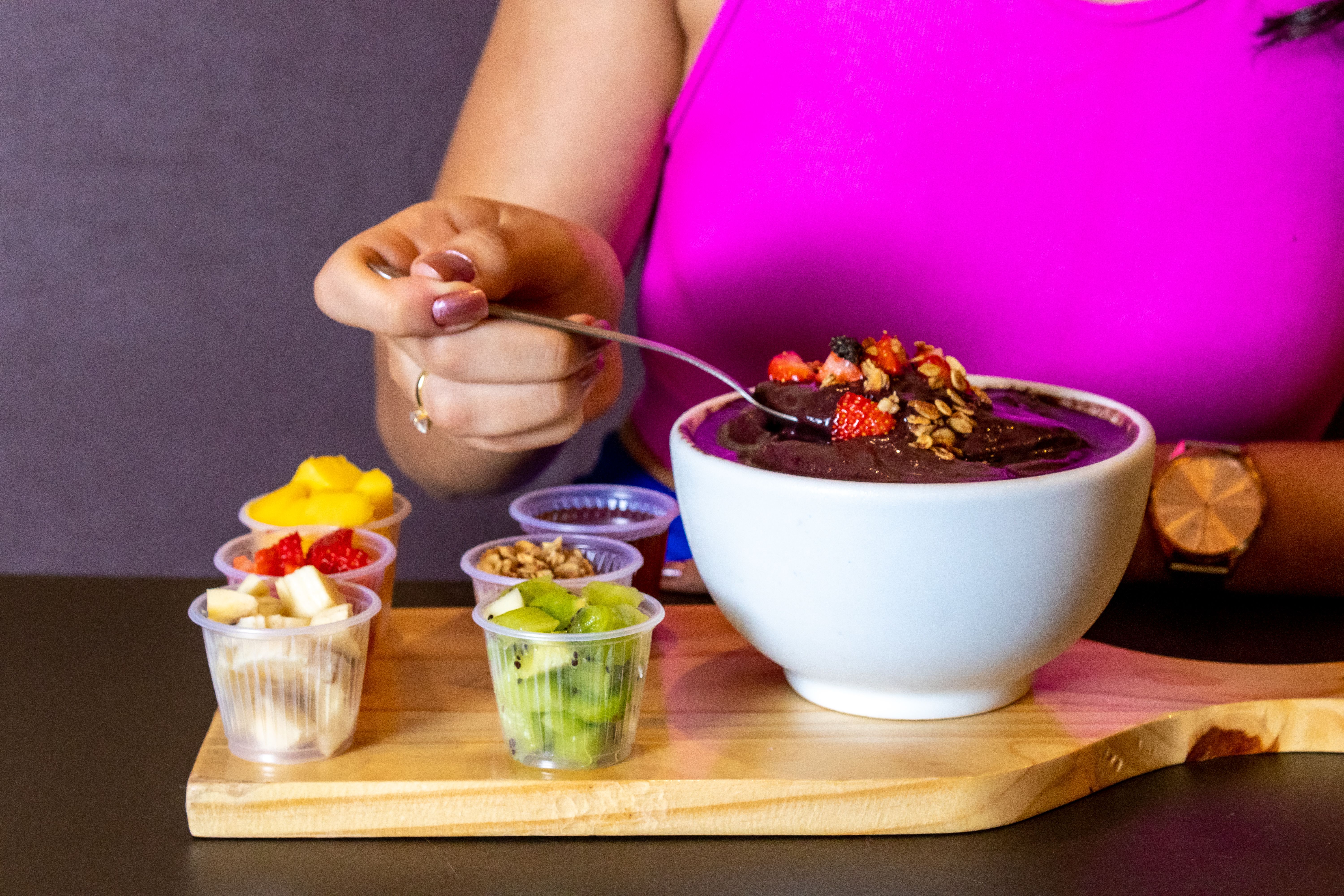 Dez segundos em água quase fervendo: a etapa do preparo do açaí que ninguém deveria pular