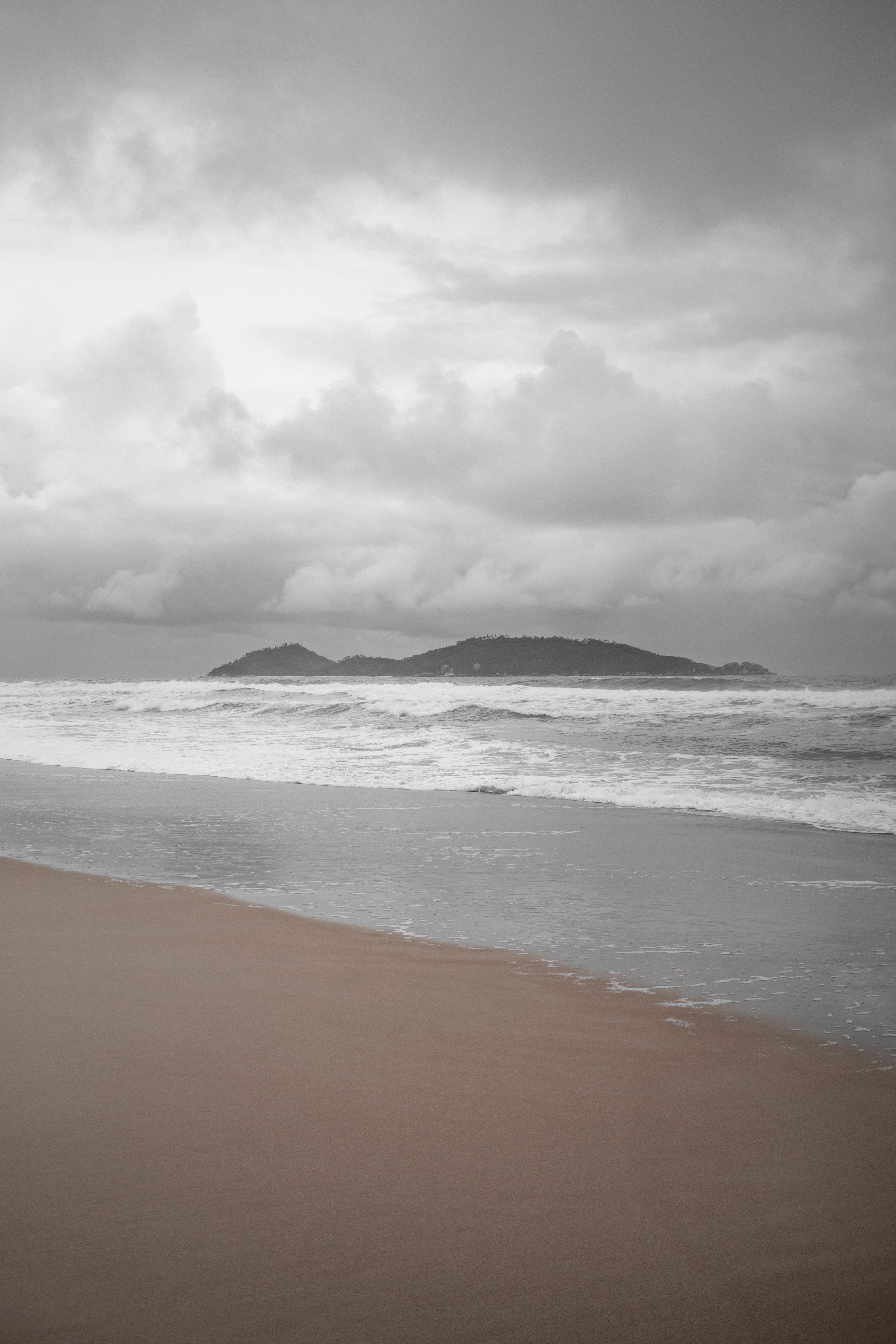 Florianópolis tem dia ameno com máxima de 23°C enquanto o país registra calor