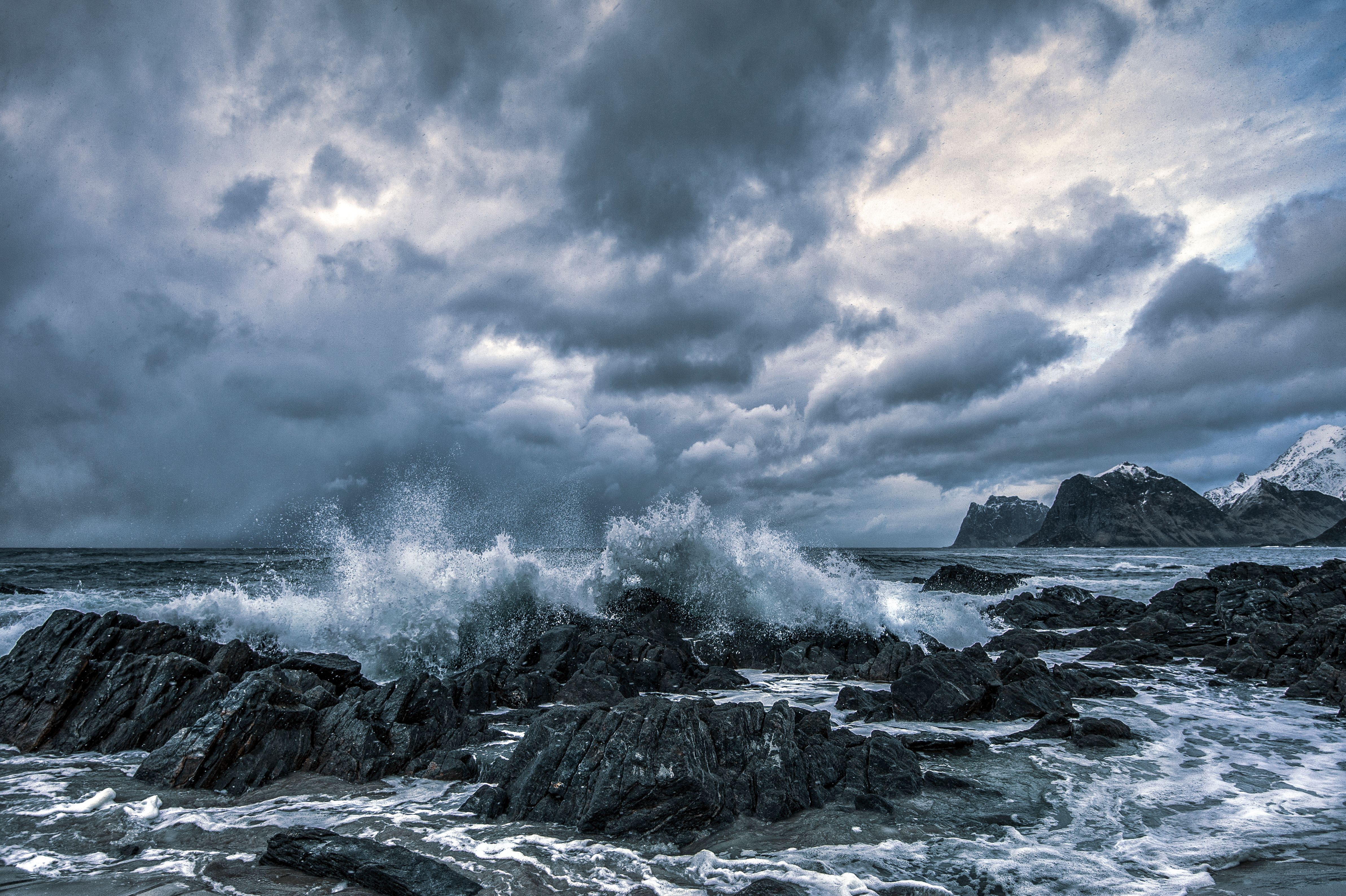 Frio intenso com geada e mar agitado marcam esta segunda-feira na Grande Florianópolis