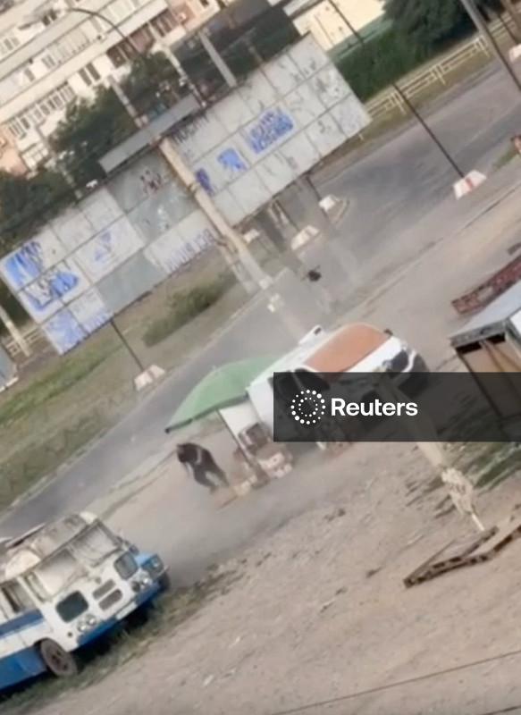 Ucrânia acusa Rússia de crime de guerra após vídeo mostrar ataque de drone contra vendedor