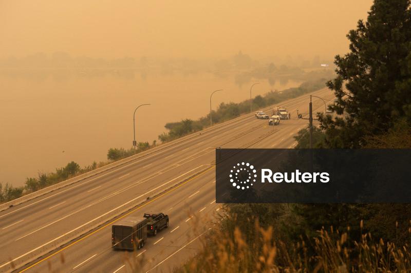 Colúmbia Britânica declara emergência enquanto mais de 20 mil pessoas fogem de incêndios florestais