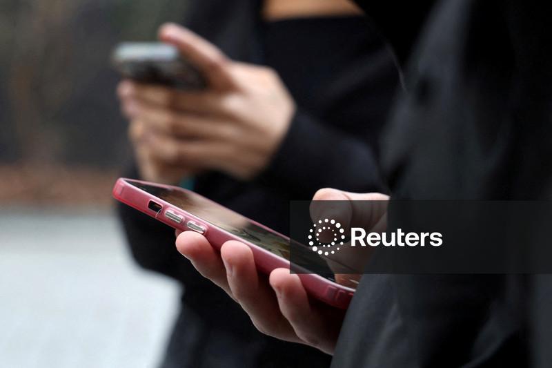 Tribunal da França suspende proibição do uso de redes sociais para menores de 15 anos