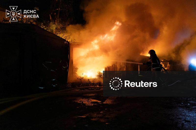 Drones russos matam menino de três anos e seus avós perto de Kiev, afirma Zelenskiy